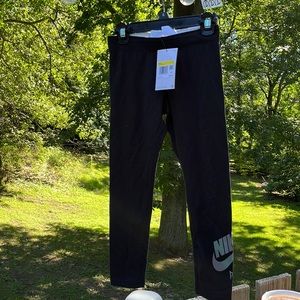 NWT Little girls Nike leggings size a